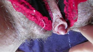 Женщина в трусах с разрезом, трогает волосатые половые губки